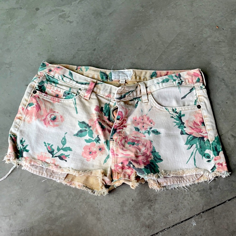 Current Elliot floral printed jean shorts size 27